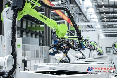 全國首批！中聯重科挖掘機智能工廠成功入選卓越級智能工廠，引領人工智能行業應用系統集成服務新浪潮